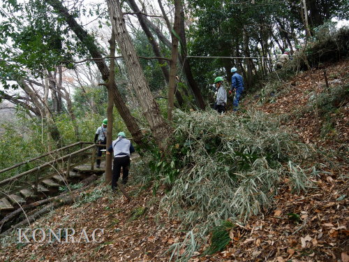 ���R��y��