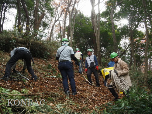 ���R��y��