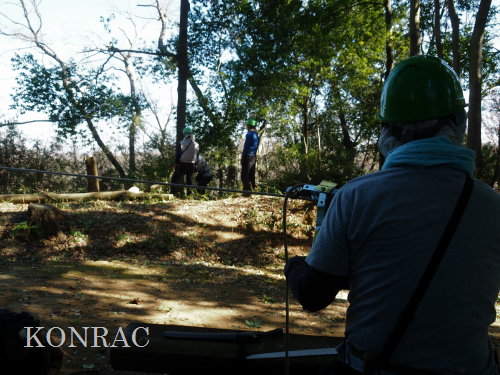 ���R��y��